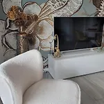 Lago-apartment Midy, Sfeervol, Zwembad, Airco Appartement Domaso