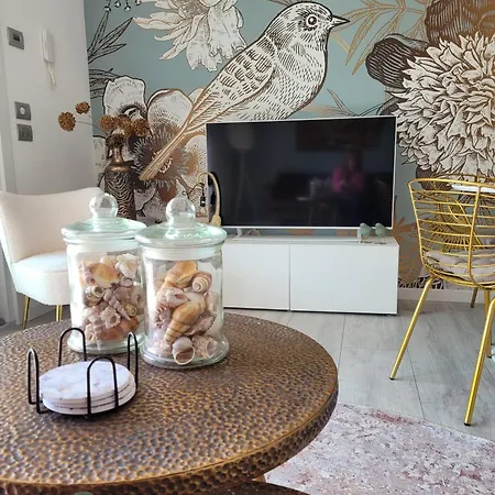 شقة Lago-apartment Midy, Sfeervol, Zwembad, Airco دومازو